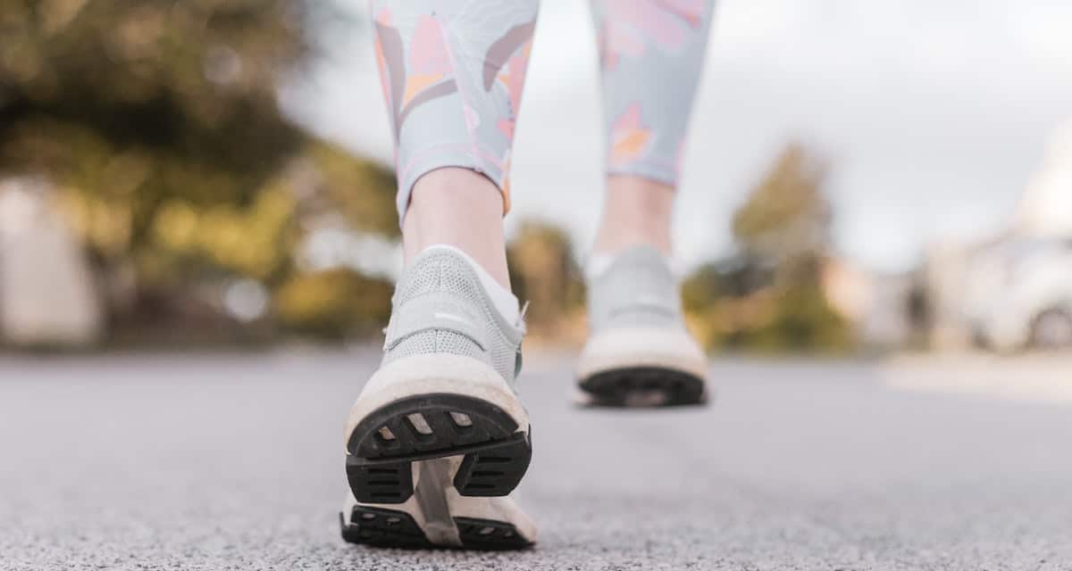 5 Reasons Why Your Feet Hurt When Walking Feet First Clinic