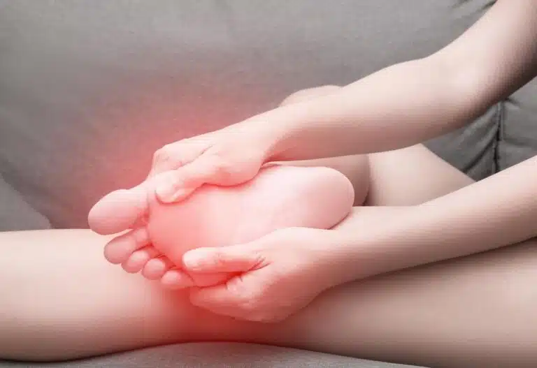 Female foot heel pain with red spot, Sesamoiditis syndrome