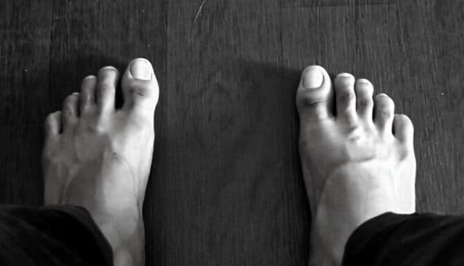 The myth of toes curling to grip the ground