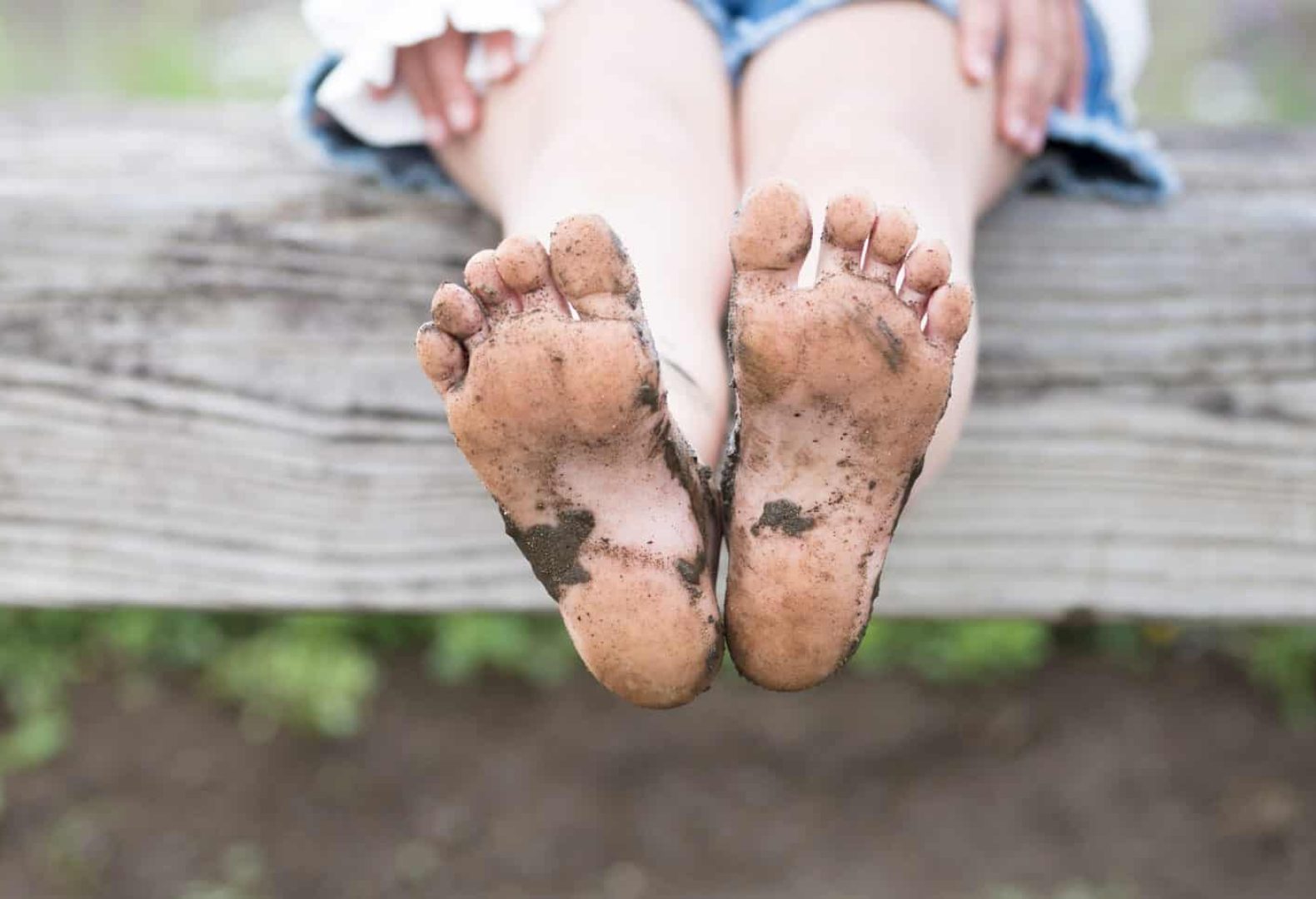 Barefoot children mud deposited a lot