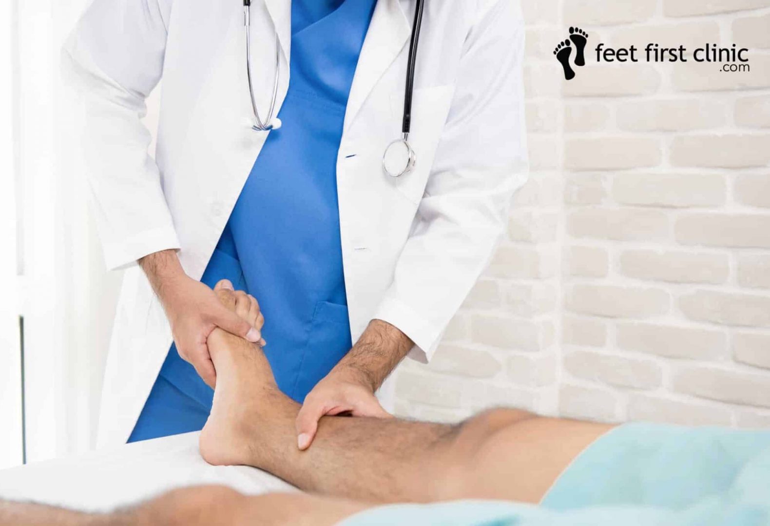 Doctor or physiotherapist giving the expert treatment to the broken leg patient on the bed for a good recovery (Doctor or physiotherapist giving the expert treatment to the broken leg patient on the bed for a good recovery, ASCII, 111 components, 111