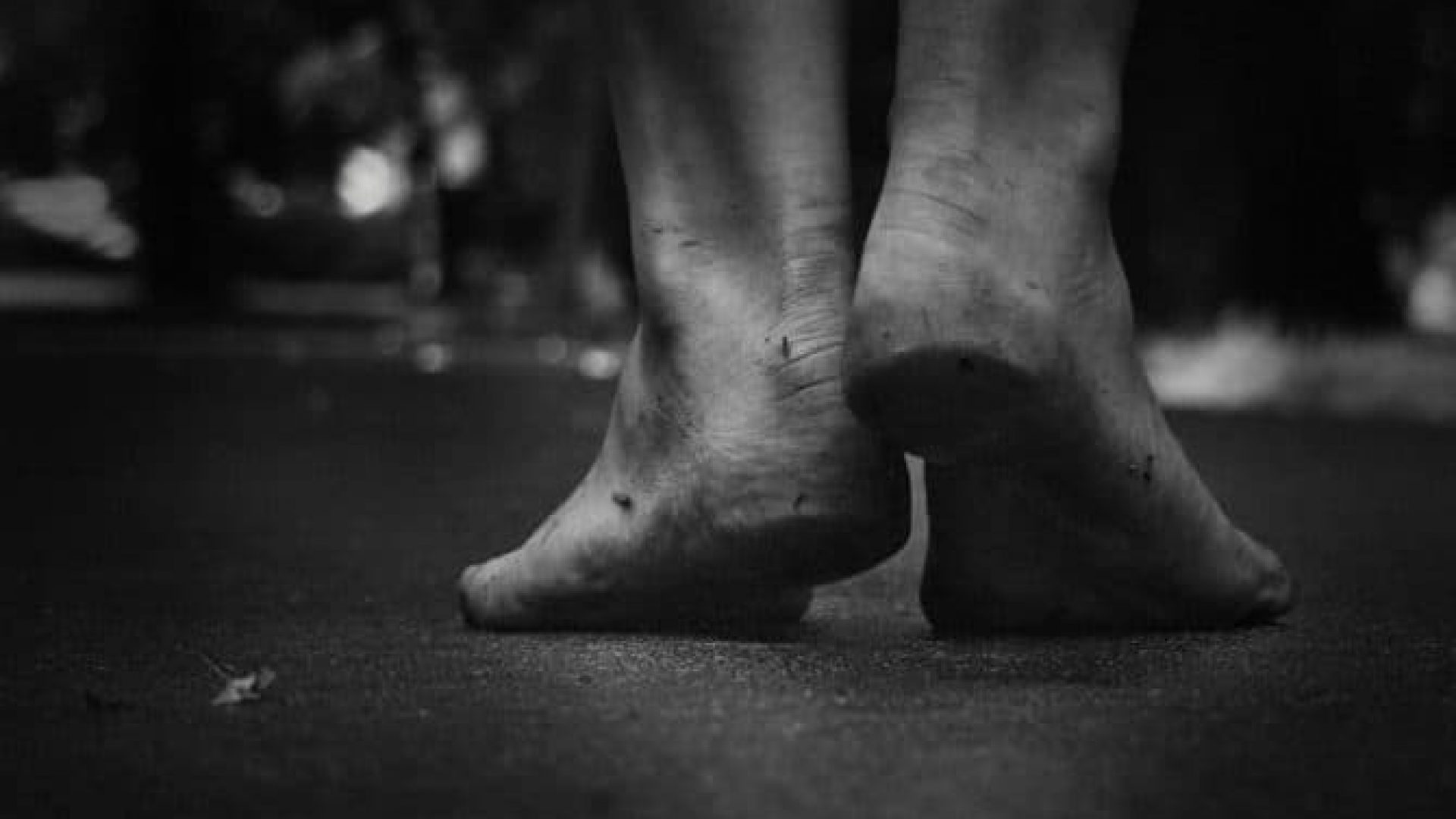 with-bare-feet-9df4774c-7cfc-4ffc-9245-38bc50cf2a16-670x384